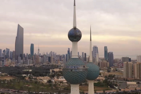 Kuwait informó que sus defensas aéreas respondieron a ataques con misiles y drones durante la madrugada.