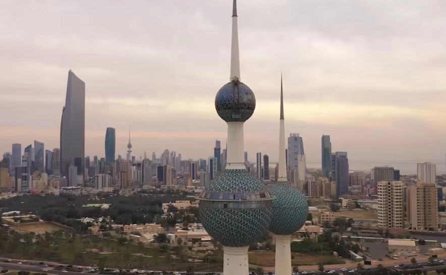 Kuwait informó que sus defensas aéreas respondieron a ataques con misiles y drones durante la madrugada.