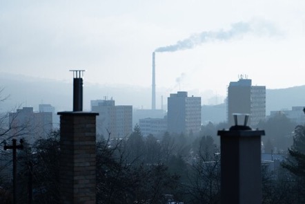 En las grandes ciudades convivimos con la contaminación muchos días del mes, y es fácil escuchar que hay muchas enfermedades que están relacionadas con la exposición a estas partículas