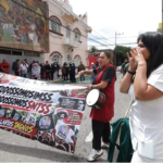 Trabajadores del Instituto Mexicano del Seguro Social (IMSS) del Centro Médico Nacional La Raza protestan en la calzada Vallejo para exigir mejores condiciones laborales, el 9 de octubre de 2026.