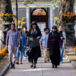 Morras Malditas presentaron “Expedientes Siniestros” en el Panteón General La Soledad, en Toluca, como parte de la Feria y Festival Cultural Alfeñique 2026.