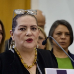 Reportan que Guadalupe Taddei, consejera presidenta del Instituto Nacional Electoral, se reunió virtualmente con los consejeros electorales, donde les aseguró que no renunciará para proteger a la Institución.