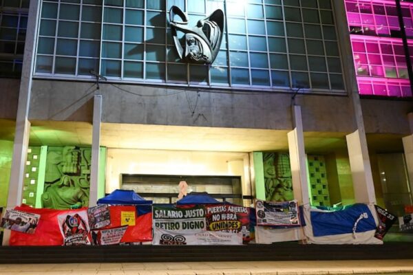 IMSS evalúa aumento salarial y regularización de plazas tras rechazo de trabajadores