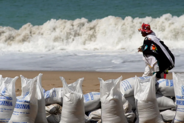 Ante la inminente llegada del huracán Simon a las costas del Pacífico mexicano, la Asociación Mexicana de Instituciones de Seguros (AMIS) informó que las aseguradoras están monitoreando la evolución del fenómeno meteorológico y están listas para activar sus protocolos de atención a catástrofes.