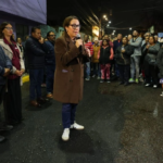 La alcaldesa, Azucena Cisneros Coss, inauguró el Sendero Seguro con 50 luminarias, 11 murales, pinta de fachadas, rehabilitación de banquetas y guarniciones, bacheo y siembra de 234 árboles y plantas de ornato, además de la recolección de 31 toneladas de basura, pues en el sitio había un tiradero clandestino.