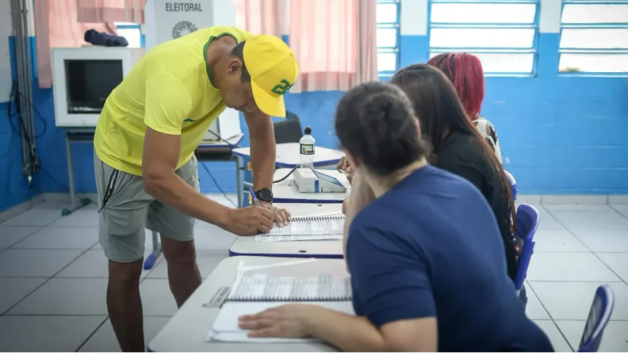 El presidente brasileño, Luiz Inácio Lula da Silva, afirmó el domingo que a muchas personas se les «impidió votar» después de que se retiraran autobuses de circulación en São Paulo y en varias otras ciudades.
